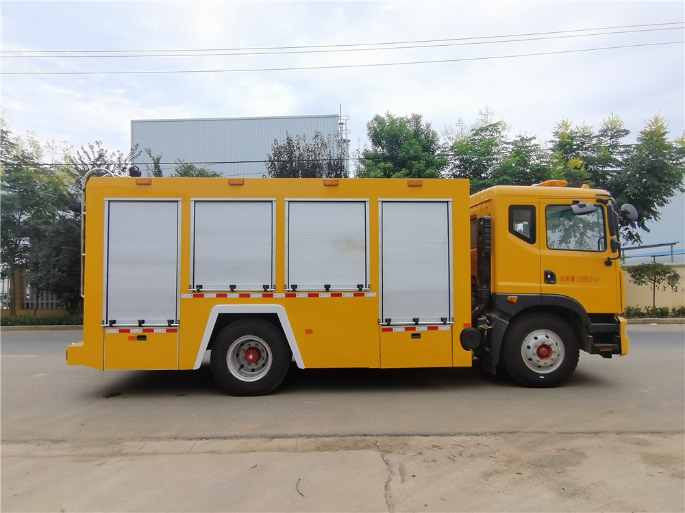 东风D9大流量排水抢险车