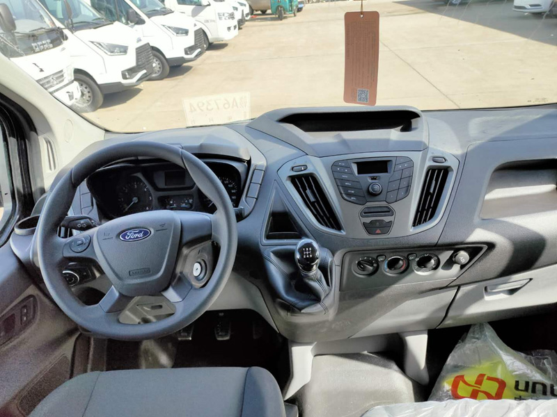 福特新全顺殡葬服务车（柴油短轴）图片3