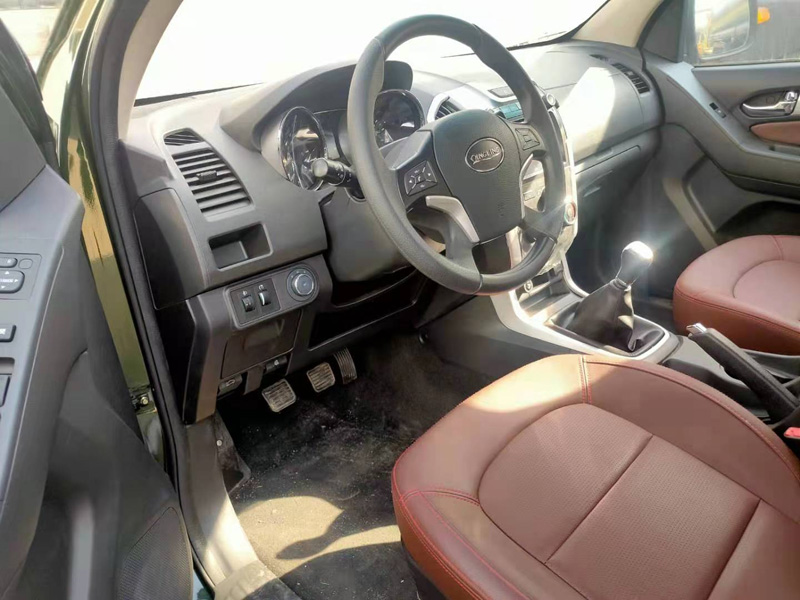 四驱五十铃殡仪车图片3