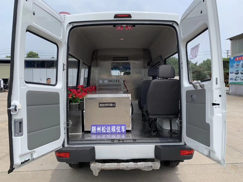依维柯得意殡仪车图片3