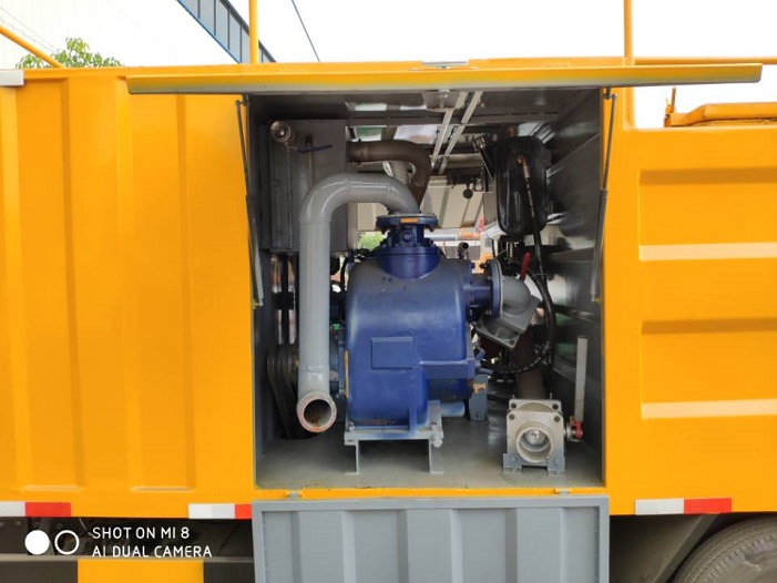 蓝牌东风小多利卡污水处理车图片4