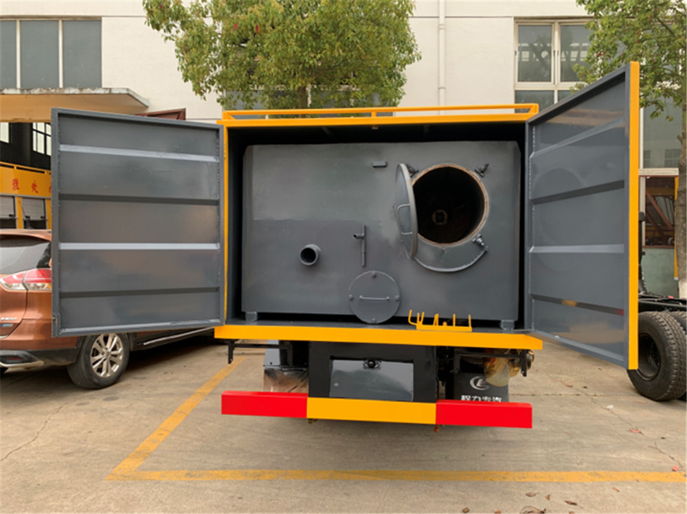 蓝牌东风小多利卡污水处理车图片3