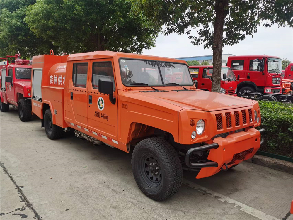 越野消防供水车