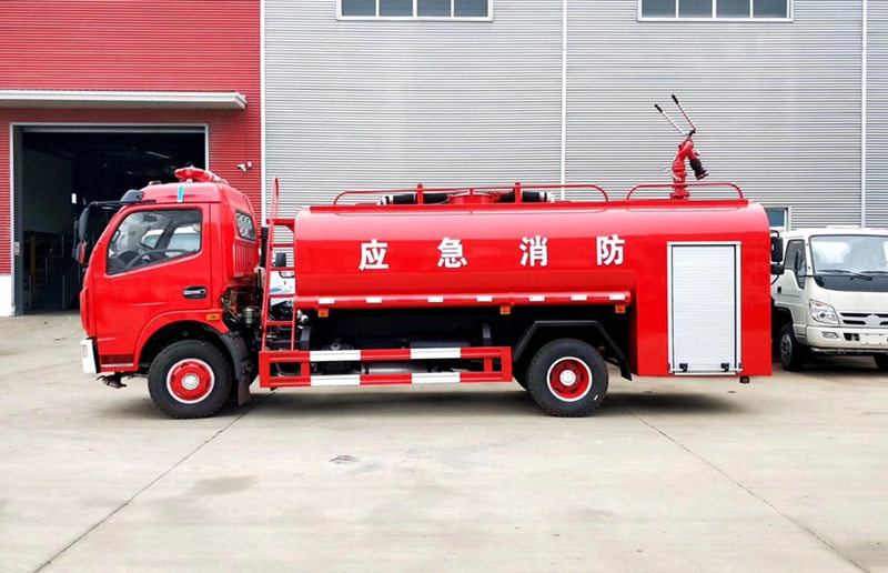 东风多利卡消防洒水车8吨出口型图片2